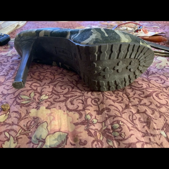 Doll house Booties - Picture 1 of 3